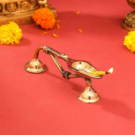 Brass Aarti Diya With Handle (7.5 Inch)