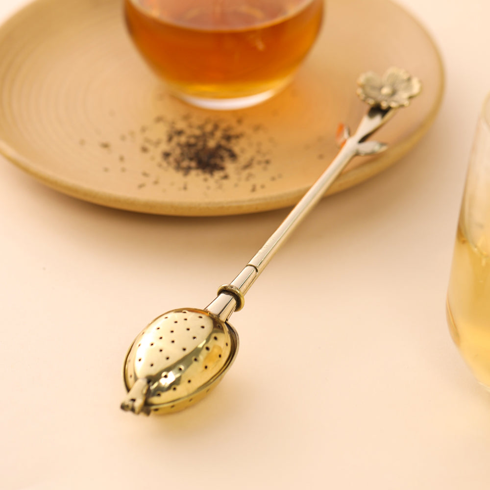 Handcrafted Brass Flower Handle Tea Infuser – 1 Inch | Reusable Loose Leaf Tea Strainer