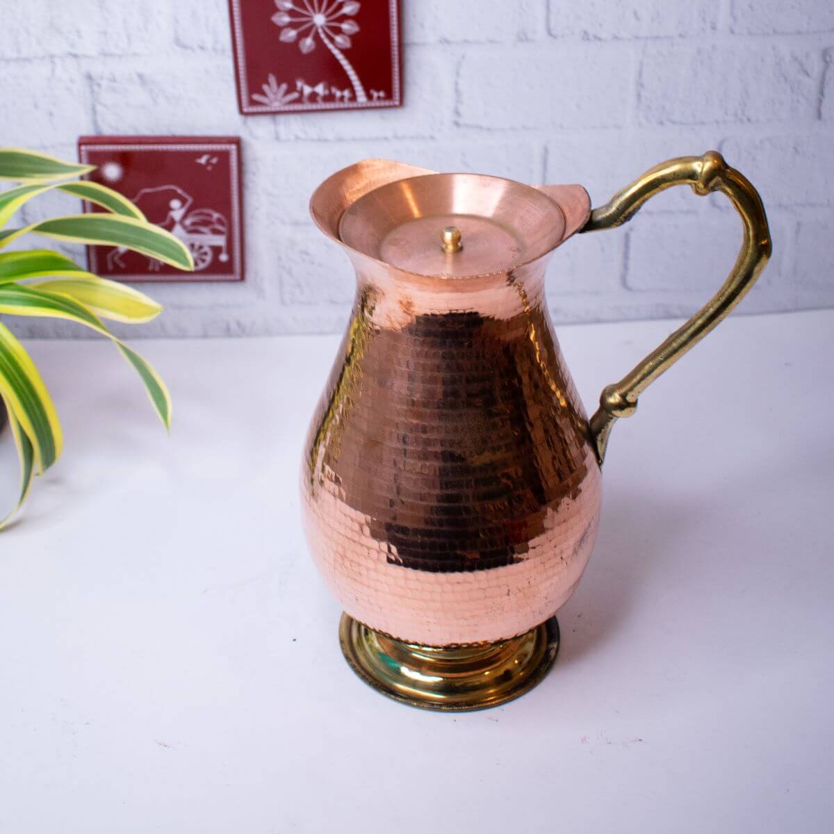 Copper Water Curved Jug: Traditional Design