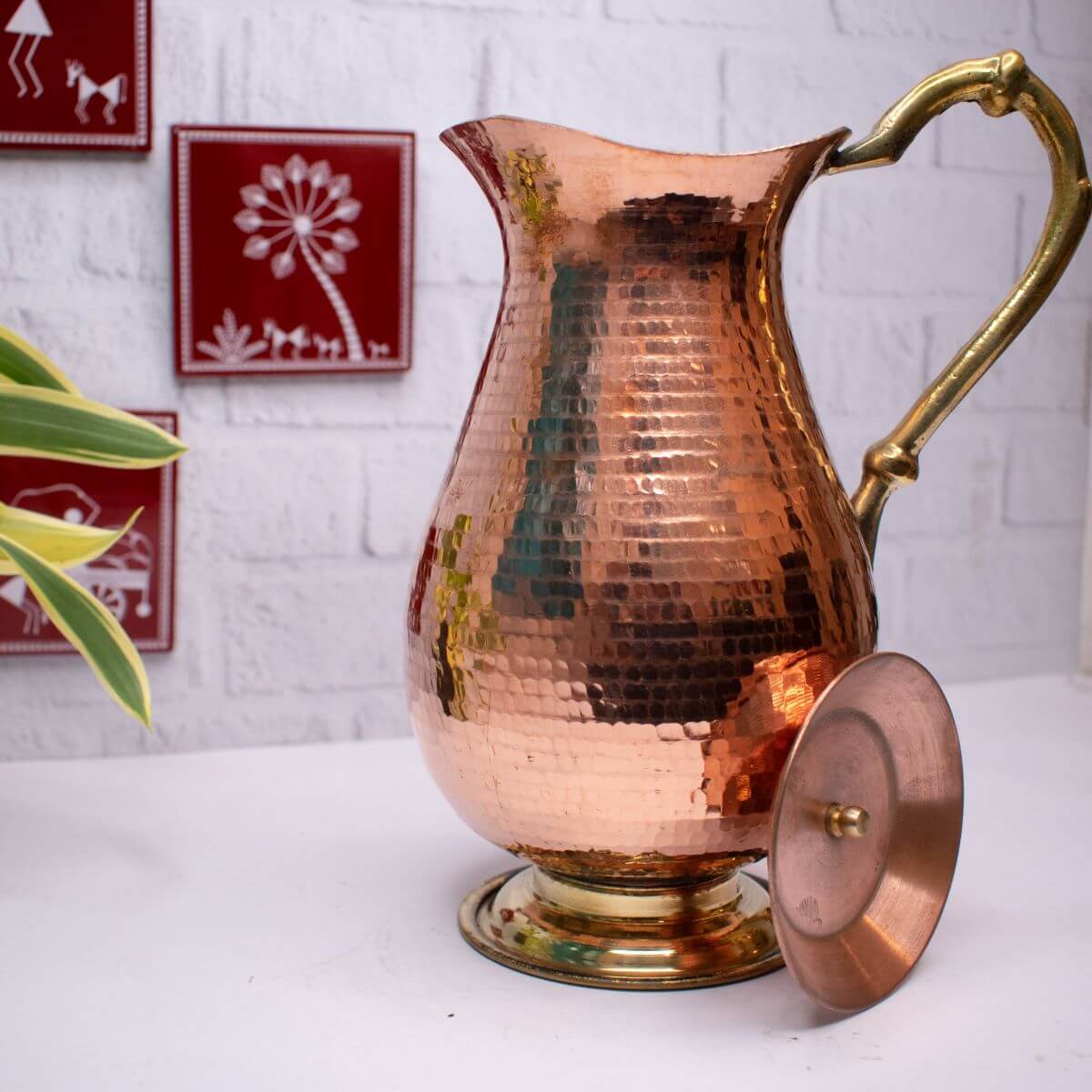 Copper Water Curved Jug: Traditional Design