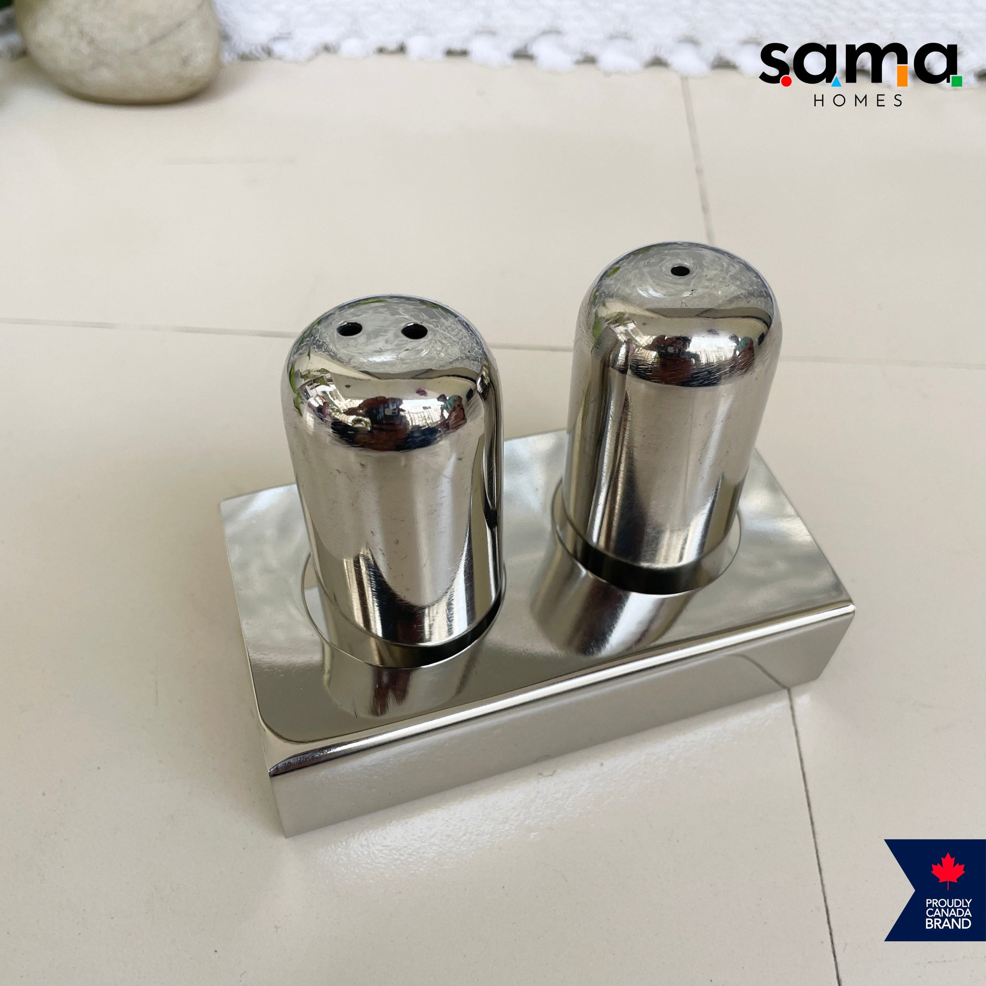 pepper and salt shaker , container fo pepper and salt