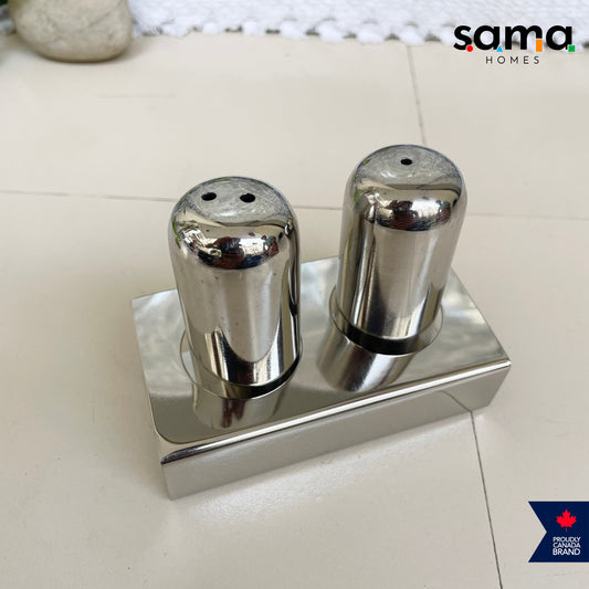 pepper and salt shaker , container fo pepper and salt