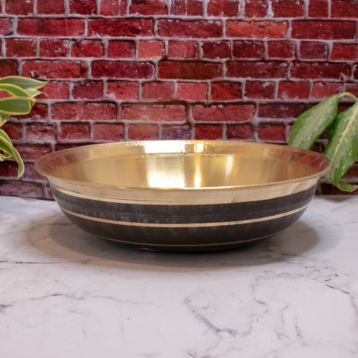SAMA Homes - brass basin paraat