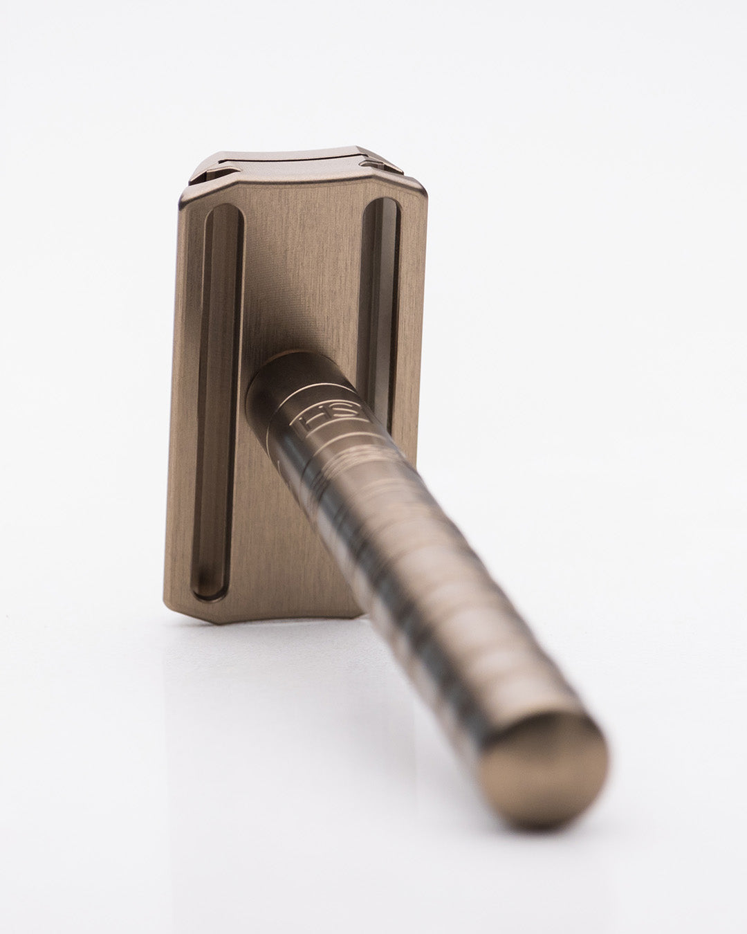 Henson AL13-M Razor Tan – Premium Safety Razor for Smooth Shaving | Samahomes.ca