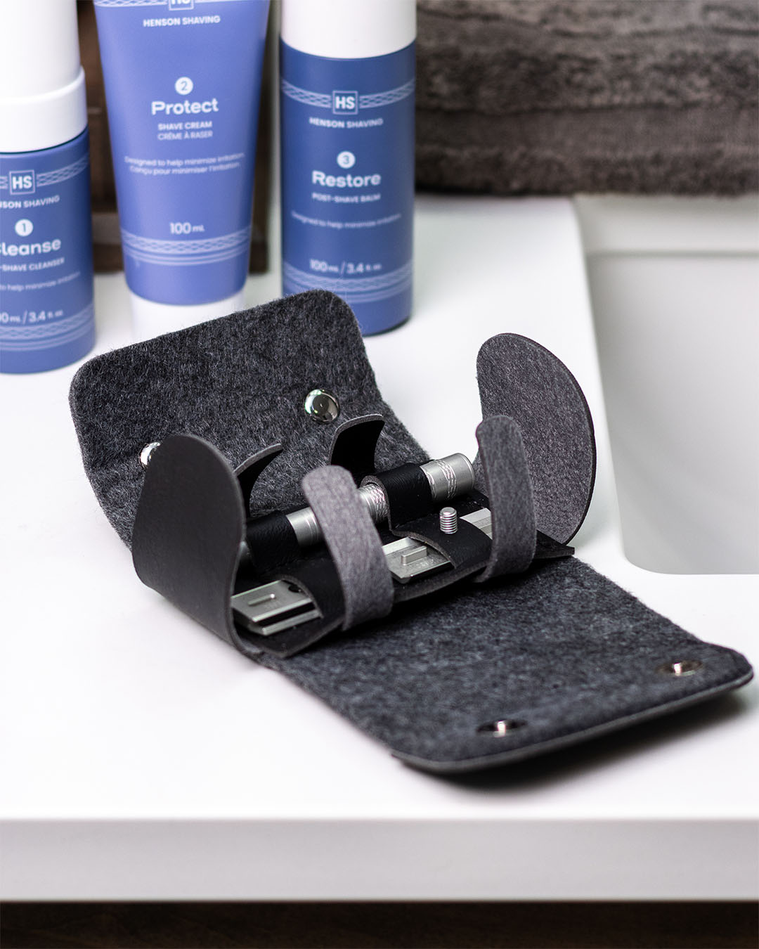 Henson Travel Case – Premium Merino Wool & Vegan Leather Razor Case |  at SamaHomes.ca