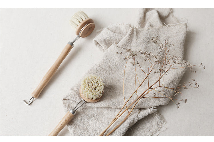 Simple wood handle pot brush