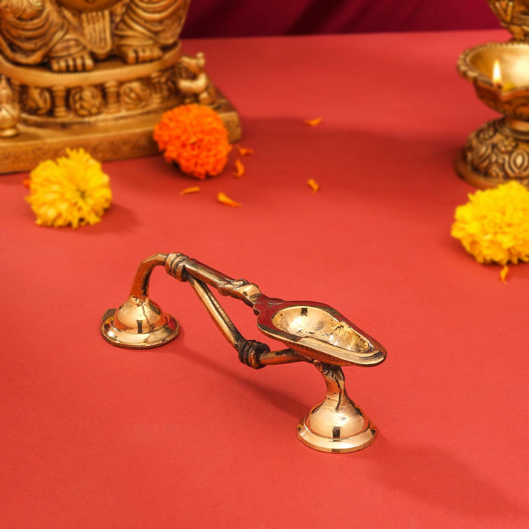 Brass Aarti Diya With Handle (7.5 Inch)