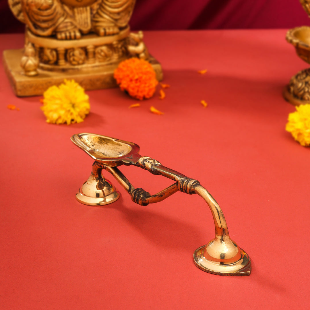 Brass Aarti Diya With Handle (7.5 Inch)