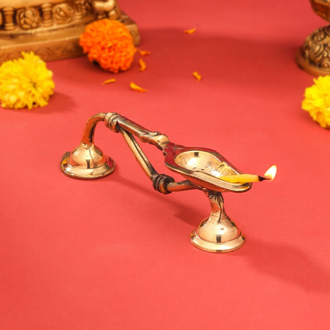 Brass Aarti Diya With Handle (7.5 Inch)