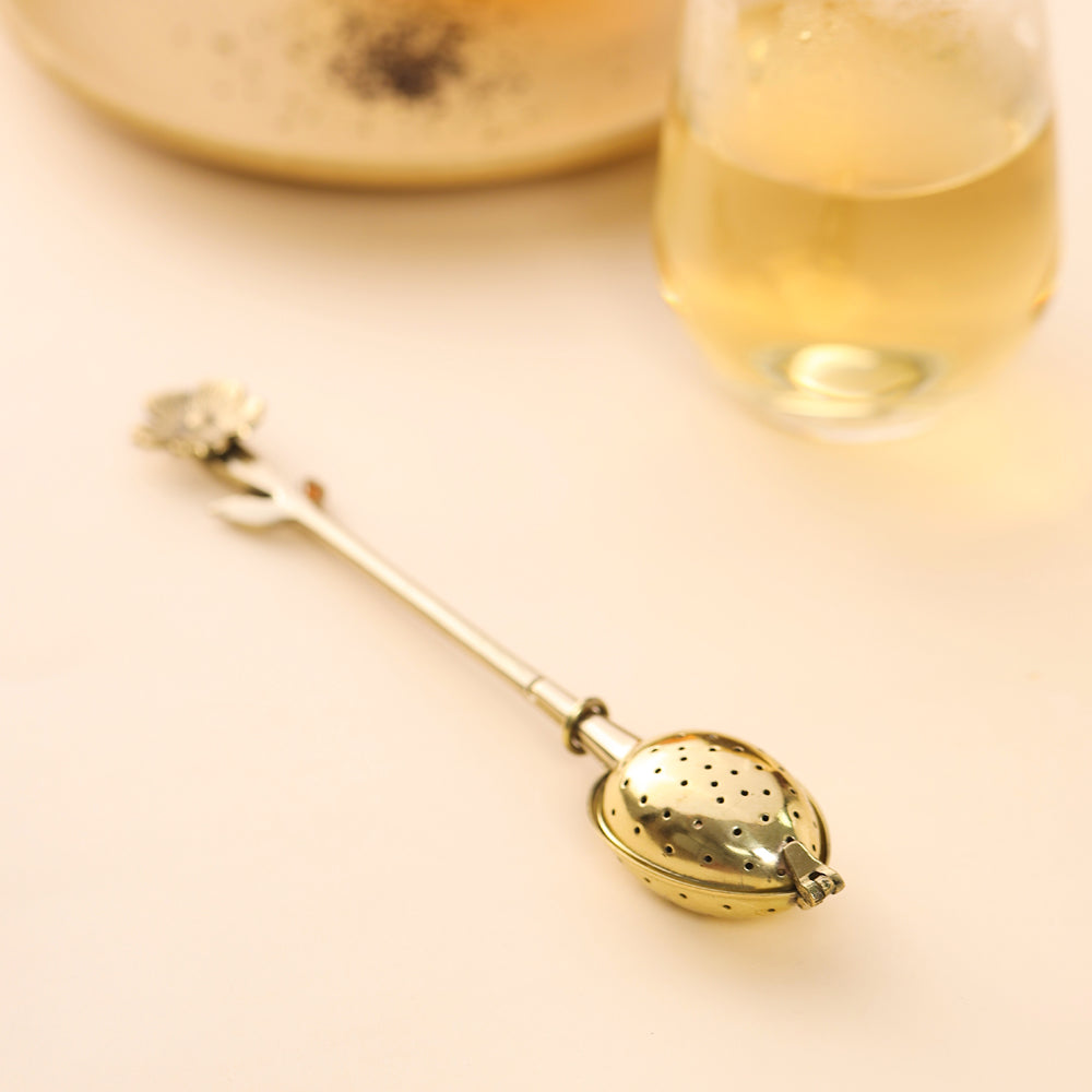 Handcrafted Brass Flower Handle Tea Infuser – 1 Inch | Reusable Loose Leaf Tea Strainer