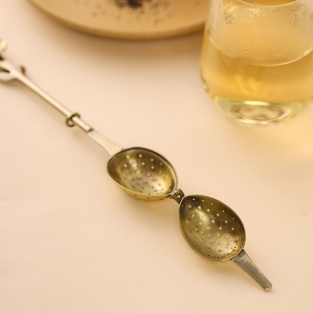 Handcrafted Brass Flower Handle Tea Infuser – 1 Inch | Reusable Loose Leaf Tea Strainer