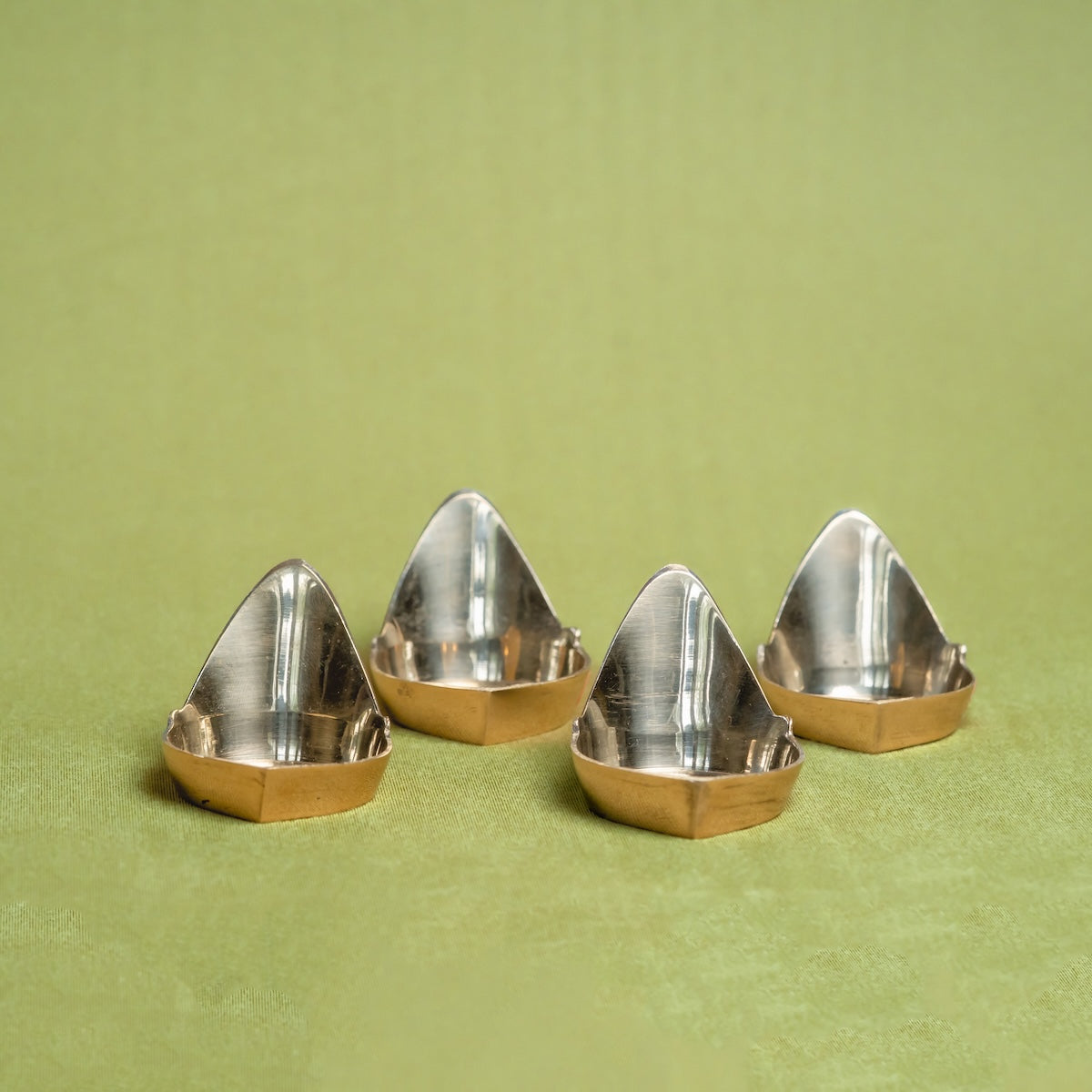 Brass Mada Vilakku Deepam – Set of 4 Handcrafted Traditional Lamps