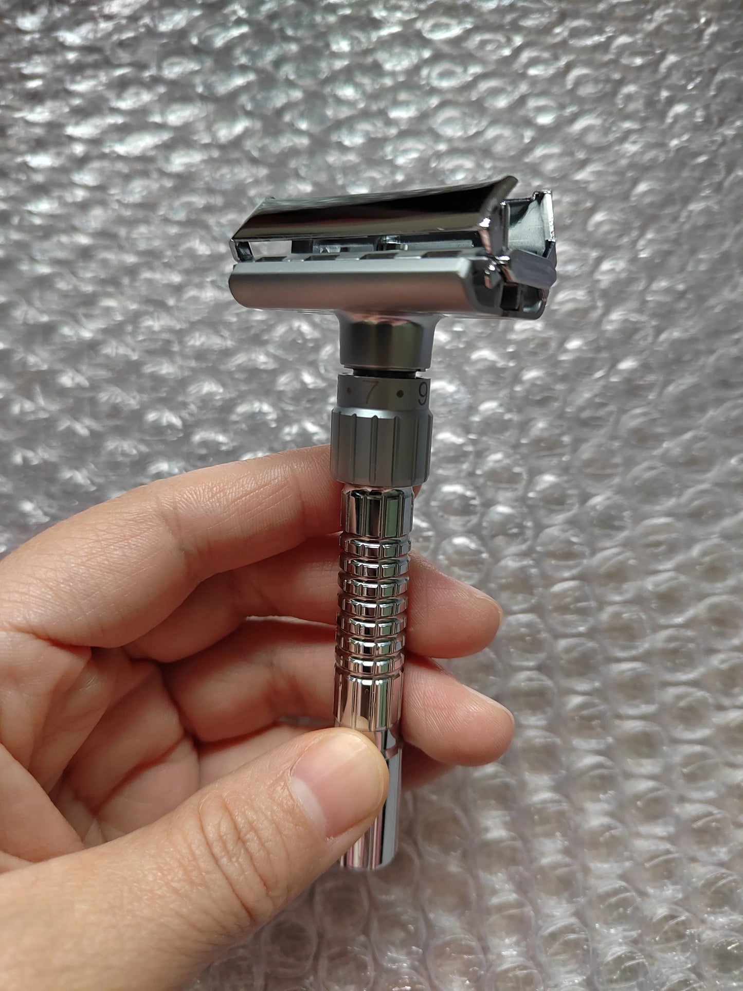 Adjustable Safety Razor for Men – Double Edge Classic Shaver (1–6 Settings) with 5 Blades | Stainless Steel Zinc Alloy